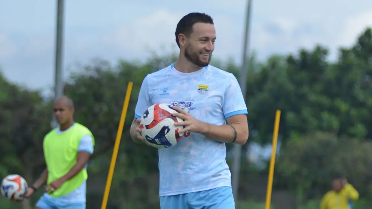 Marc Klok Manfaatkan Jeda Kompetisi untuk Pulihkan Fokus dan Energi Bersama Persib Bandung