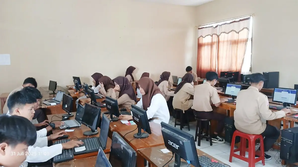 MAN 3 Kota Tasikmalaya Bekali Siswa dengan Keterampilan Industri, Unggul di Akademik dan Kompetensi Praktis BELAJAR KOMPUTER