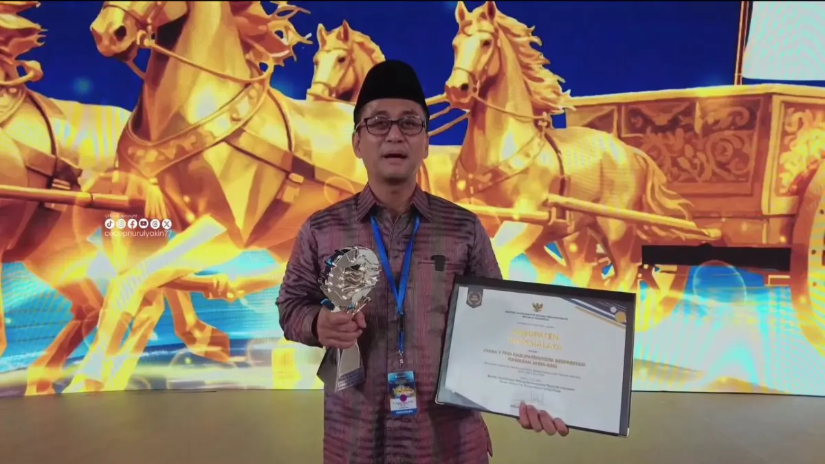 Kabupaten Tasikmalaya Juara TPID 2025: Ketika Penghargaan Tiba Lebih Cepat dari Harga Stabi! Bupati tasikmalaya terima penghargaan TPID