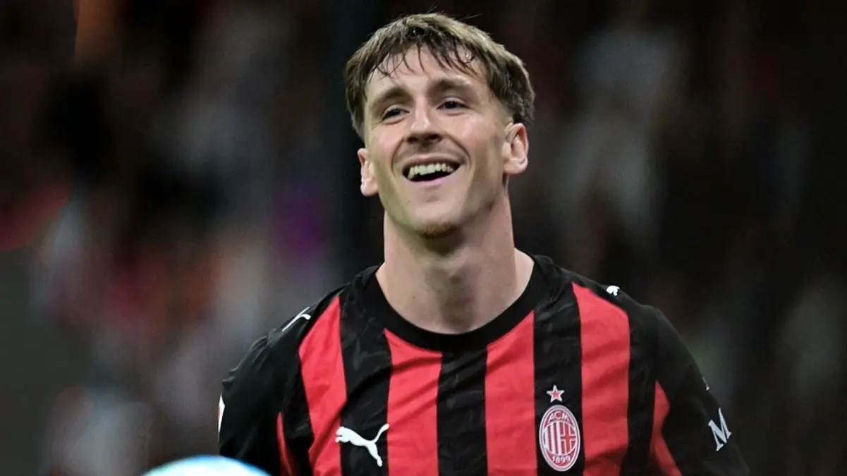 Saelemaekers Lakukan Selebrasi Emosional saat Dybala Gagal Eksekusi Penalti: Fans AS Roma Ngamuk Alexis Saelemaekers