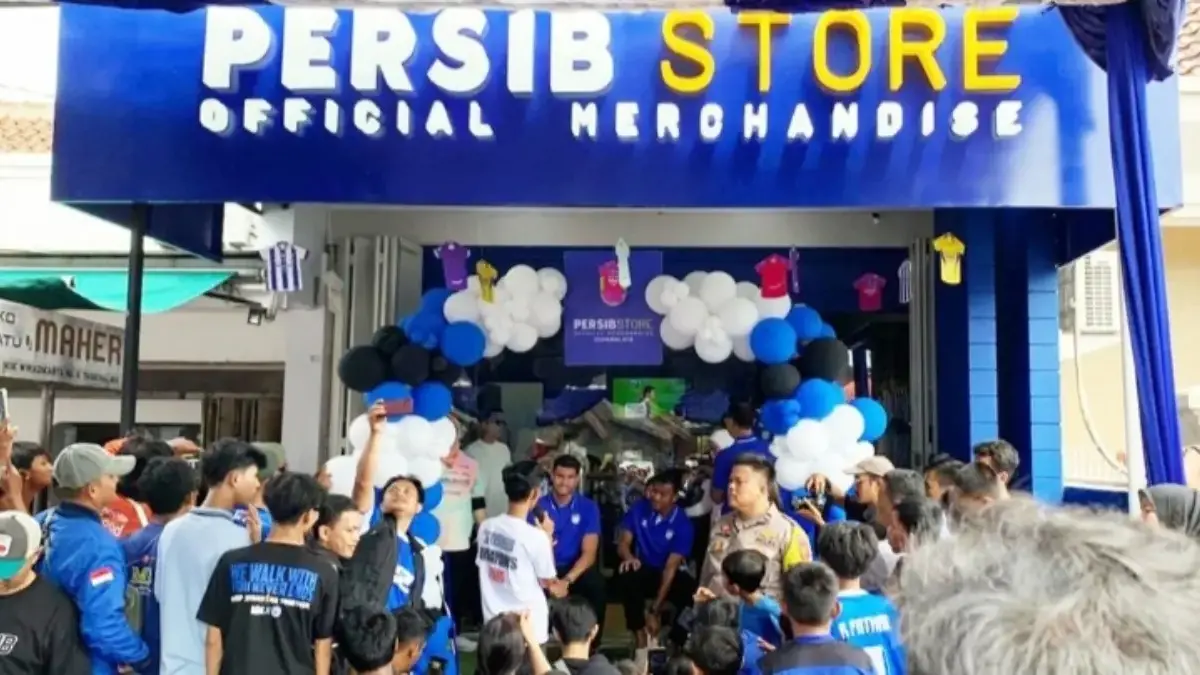 Teja Paku Alam dan Julio Cesar Datang ke Tasikmalaya Sebelum Lawan Dewa United FC, Ini Jadwal Persib Terdekat Teja Paku Alam dan Julio Cesar datang ke Tasikmalaya pada peresmian Persib Store Tasikmalaya