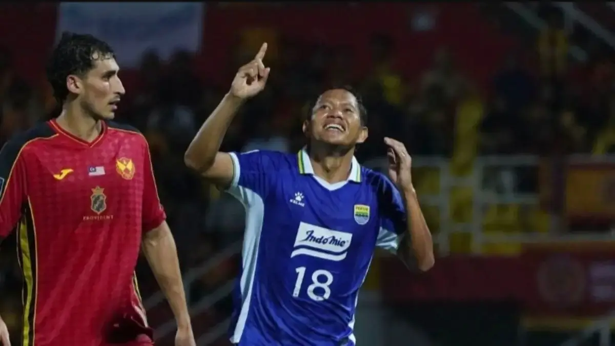 Usai Cetak Brace ke Gawang Selangor, Adam Alis Mengalami Cedera, Terancam Absen di Laga Persib vs Dewa United Adam Alis Mengalami Cedera