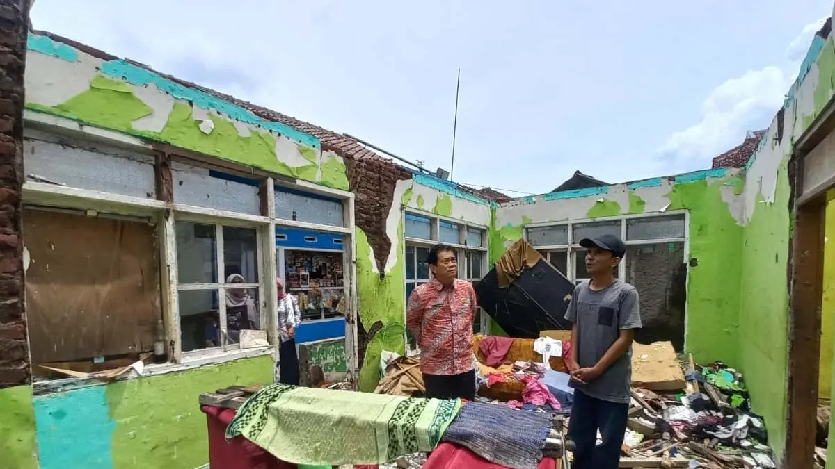 rumah roboh di Kota Tasikmalaya