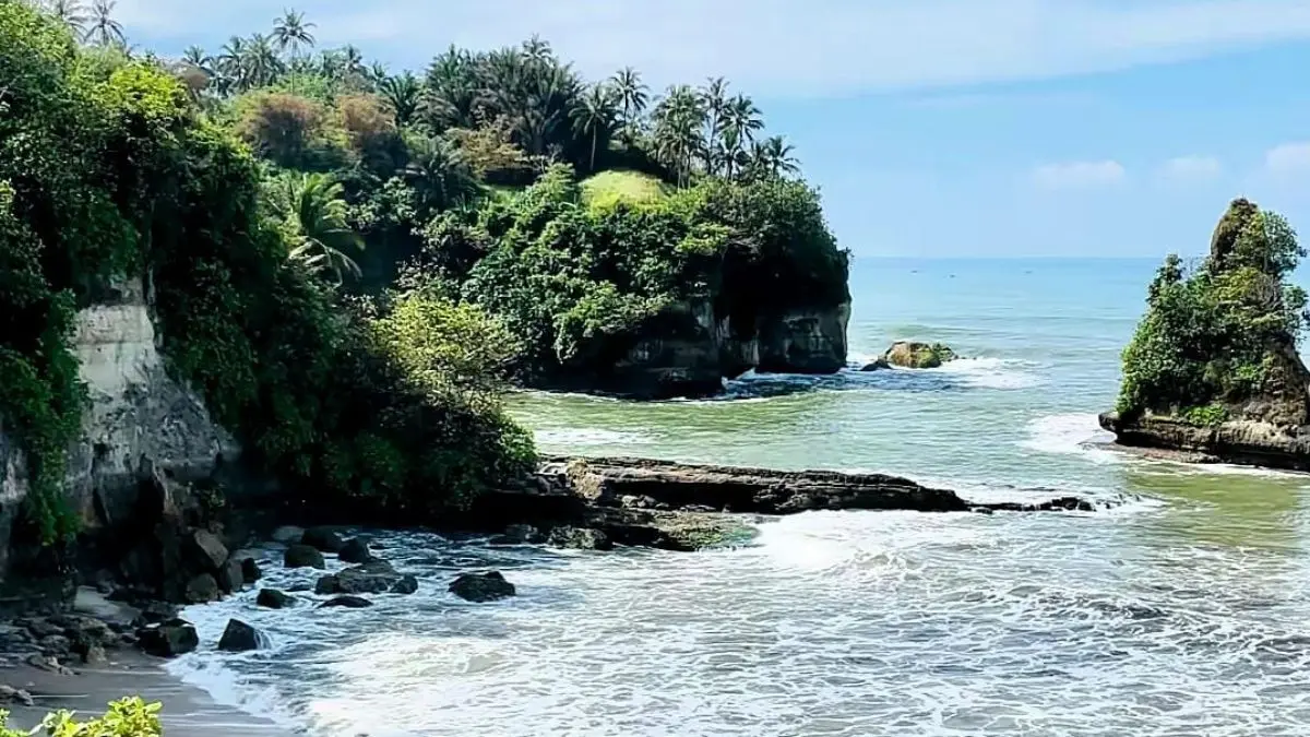 Pantai Karang Gantung