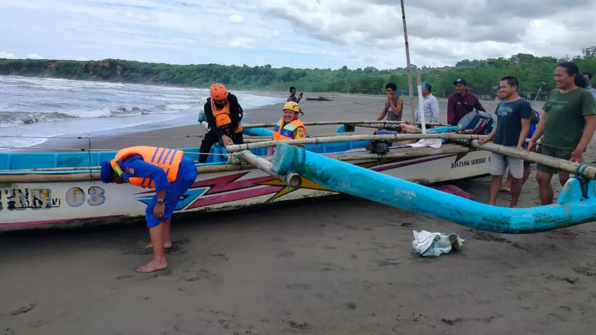 Nelayan Cipatujah Tasikmalaya Dinyatakan Hilang Usai Tersambar Petir saat Melaut, Pencarian Masih Dilakukan Nelayan Cipatujah Tersambar Petir