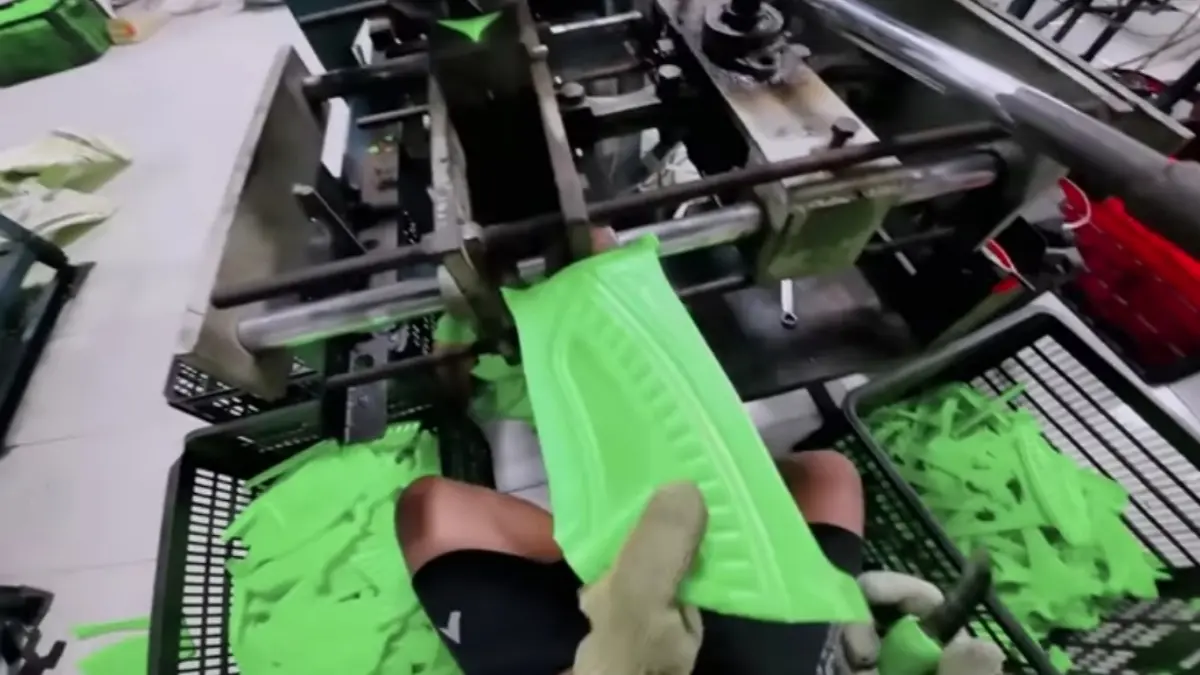 Pengusaha Lokal Ubah Limbah Jadi Cuan, Kisah Inspiratif Industri Sapu dari Tulungagung Pengusaha Lokal