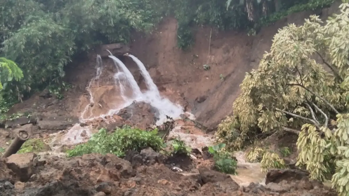 2 Pipa PDAM Tirta Sukapura Tasikmalaya Putus Akibat Longsor, Pasokan Air ke Beberapa Wilayah Ditutup 7 Hari Pipa pdam tirta sukapura putus