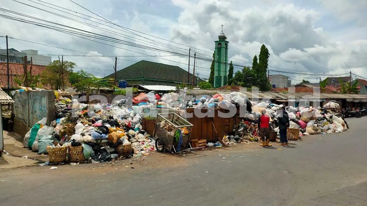 tumpukan sampah kota tasikmalaya