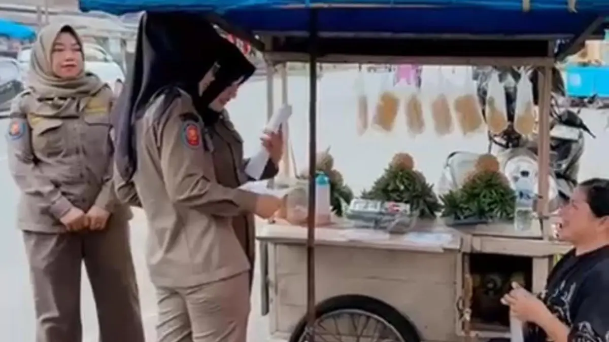 Praja Putri Satpol PP Kabupaten Ciamis Perkuat Pengamanan dengan Humanis dan Tetap Tegas Satpol PP Kabupaten Ciamis