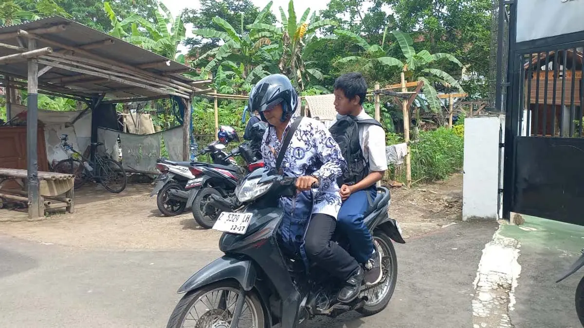 Pernah Digaji Rp 50.000 Per Bulan, Dedi Supriatna Setia Mendidik Anak Berkebutuhan Khusus Selama 30 Tahun pengabdian guru sukwan Dedi Supriatna