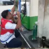bensin campur air di pom sambong