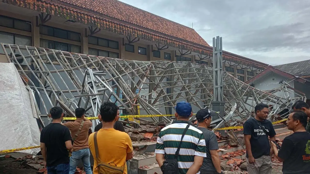 Atap Gazebo FKIP Unsil Timpa Belasan Mahasiswa Pendidikan Bahasa Indonesia, Ambruk Saat Latihan Teater gazebo unsil ambruk