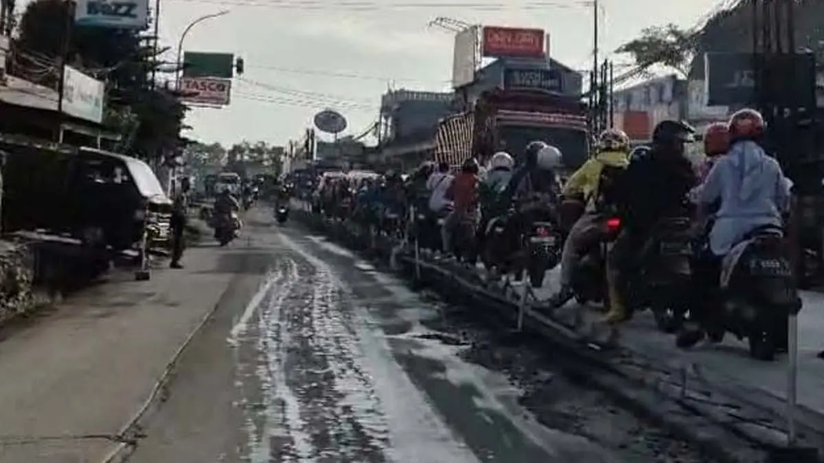 Bikin Macet! Proyek Provinsi Jabar di Jalan AH Nasution Kota Tasikmalaya Tanpa Pengaturan Lalulintas Memadai proyek provinsi jabar di jalan AH Nasution kota tasik