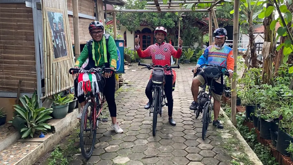 Semangat Tak Kenal Usia, Tiga Pesepeda Senior Tempuh 1.000 Km Demi Kemerdekaan Palestina Kemerdekaan Palestina