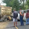 Dump Truck dan Kijang Innova