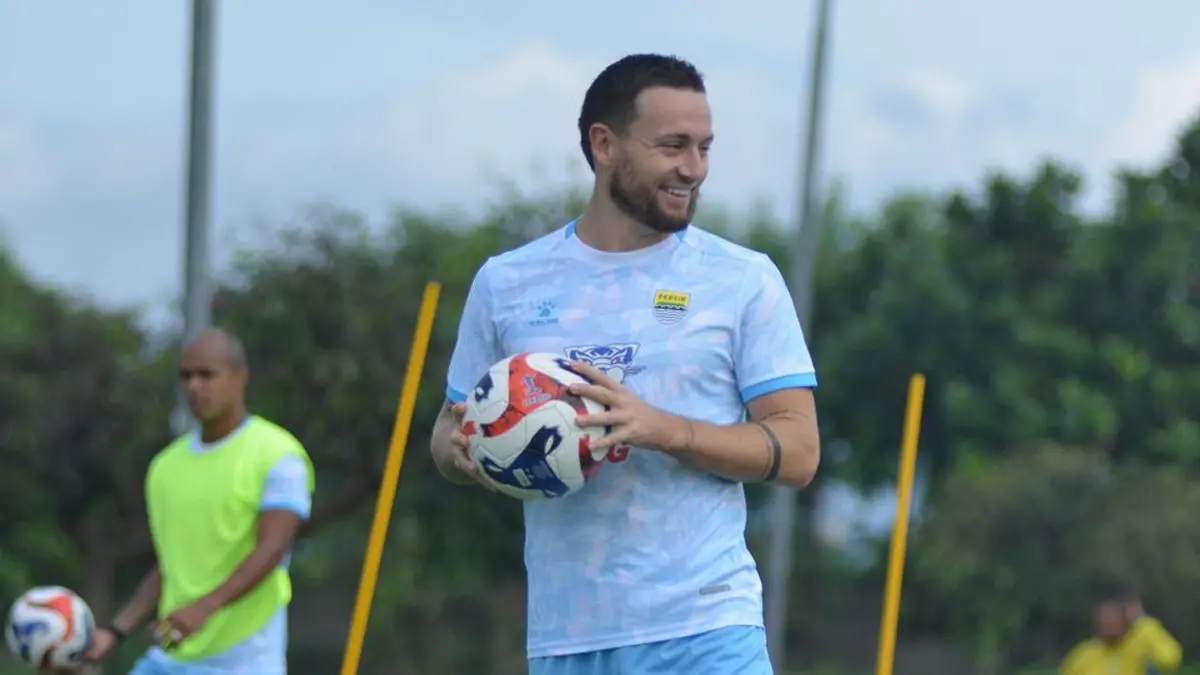 Motivasi Tinggi Marc Klok Bersama Persib Bandung di Tengah Jadwal yang Padat di Bulan Desember Ini Motivasi Tinggi Marc Klok Bersama Persib Bandung