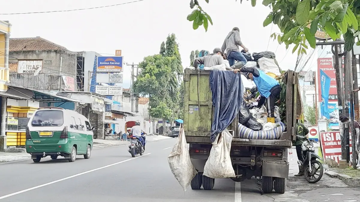 Dari Total 42, Hanya 13 Kecamatan di Garut yang Terlayani Urusan Pengangkutan Sampah Pengangkutan sampah di garut