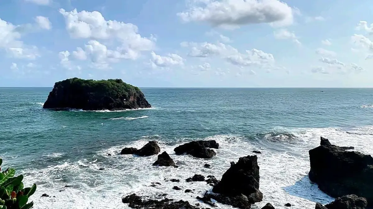 Pantai Karang Tawulan