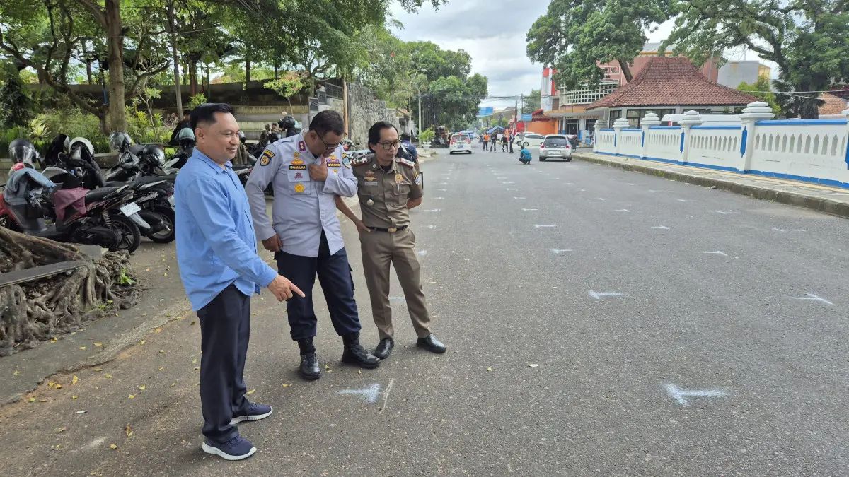 penutupan Jalan Pemuda Kota Tasikmalaya saat PKL melapak