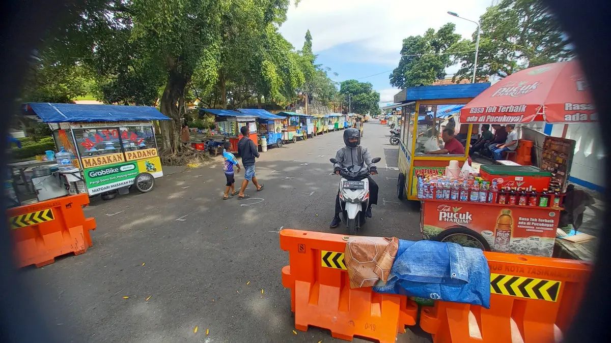 PKL Sempat Balik Lagi ke Masjid Agung, Pemkot Tasikmalaya Turun Tangan, Jalan Pemuda Kini Zona Damai relokasi PKL Masjid Agung Tasikmalaya ke Taman Kota