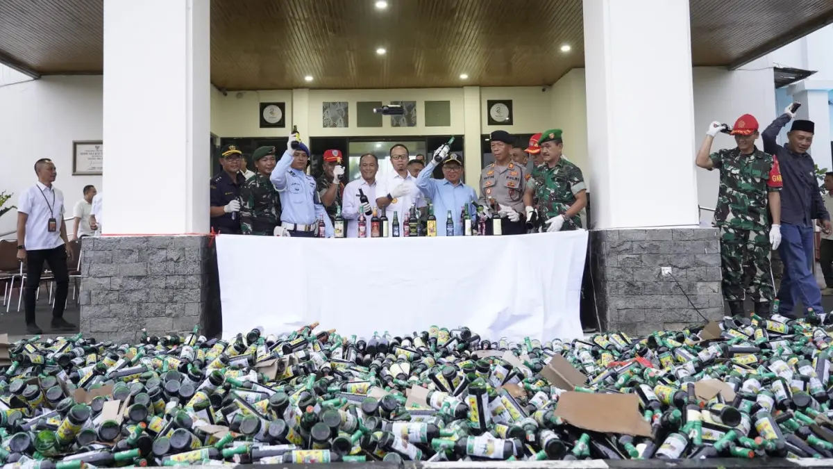 pemusnahan miras di Bale Kota Tasikmalaya