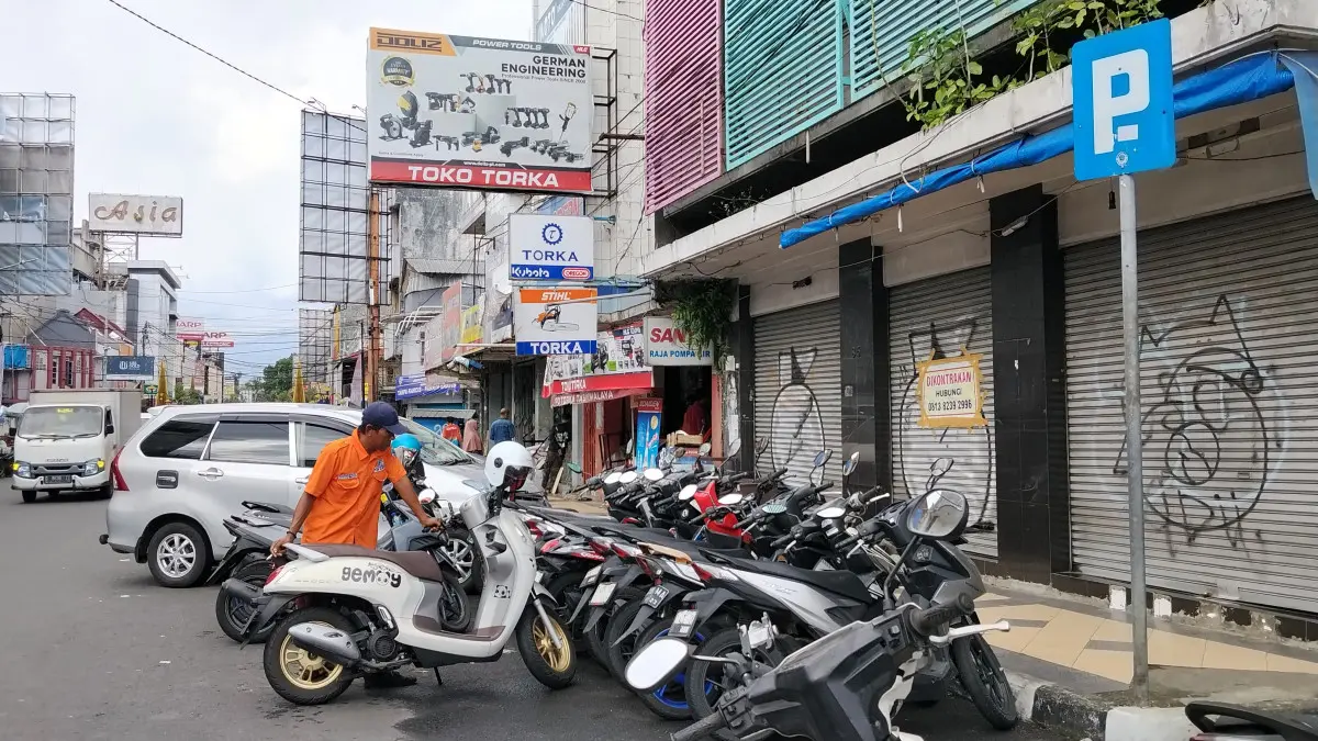 Setoran Parkir Harian Mulai 2026, Jukir Kota Tasikmalaya Mengaku Canggung tapi Siap Ikuti Aturan setoran parkir harian Kota Tasikmalaya