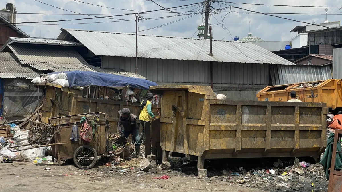 Retribusi sampah pasar cikurubuk