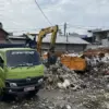 Retribusi sampah pasar cikurubuk