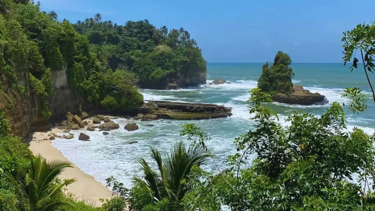 Pantai Karang Gantungan Sukabumi, Surga Tersembunyi di Nusa Sunda dengan Spot Foto Sunset Paling Epic! Pantai Karang Gantungan
