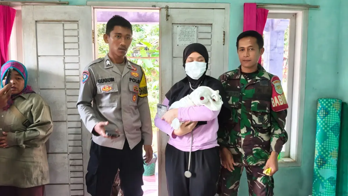 Penemuan Bayi Laki-Laki di teras rumah di Salopa Tasikmalaya