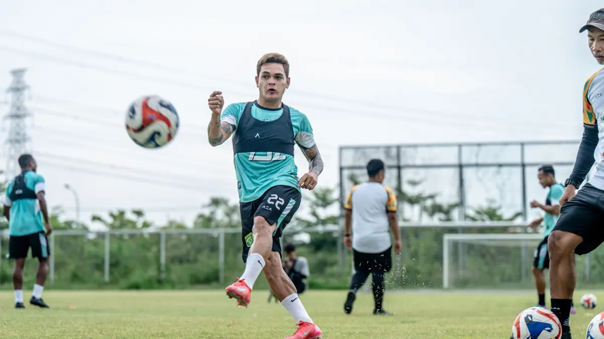Persebaya Mulai Tancap Gas Lagi di Jeda Kompetisi, Legenda Hidup Bajul Ijo Langsung Pimpin Latihan Persebaya Mulai Tancap Gas Lagi di Jeda Kompetisi