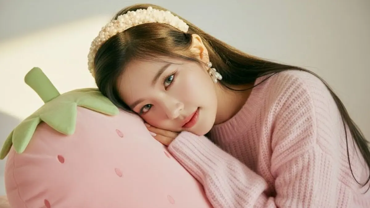 Cara Mengubah Foto Jadi Bersandar di Stroberi Pink dengan Prompt Gemini AI Prompt Gemini AI