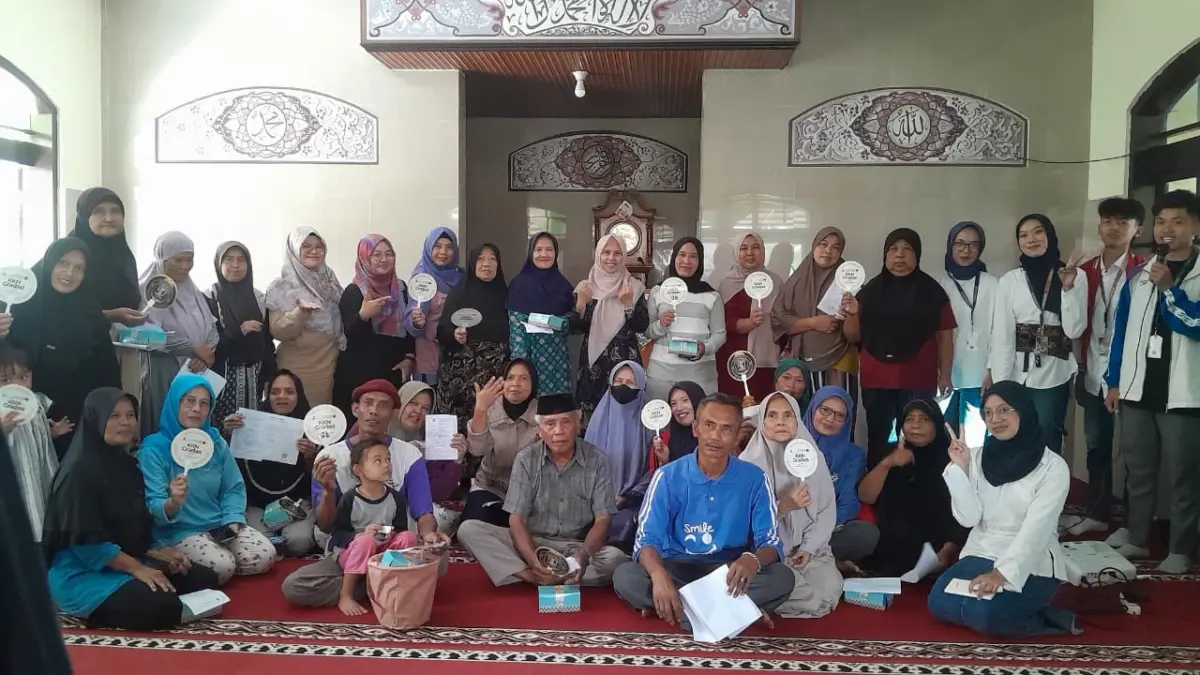 Mahasiswa KKN Gradasi Laksanakan Tes Kesehatan di Desa Jati Kabupaten Garut Mahasiswa KKN Uniga Garut di Desa Jati