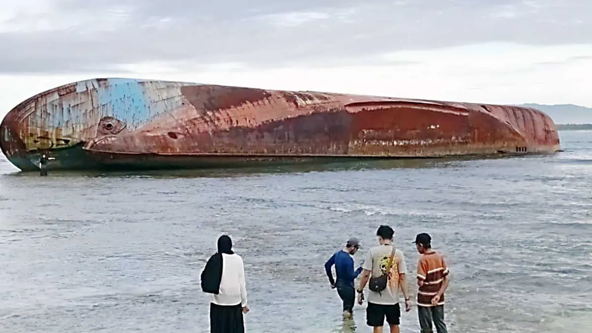 bangkai kapal MV Viking lagos di Pangandaran
