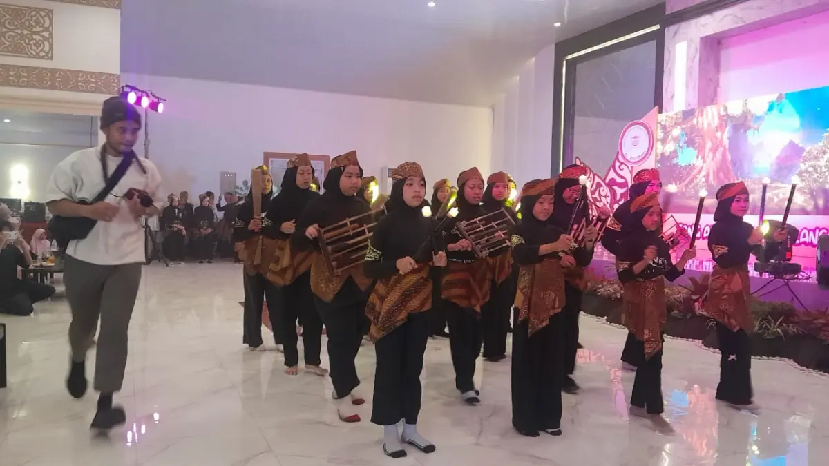 Peluncuran buku, drama kolosal, SD IT Albayyinah Garut