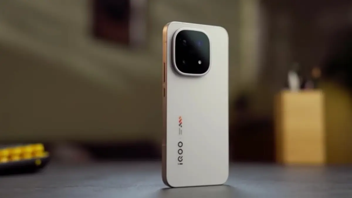 iQOO 15 Tampil Gila-Gilaan dengan Snapdragon 8 Elite Gen 5, Performa Tangguh untuk Gamer dan Aktivitas Berat iQOO 15