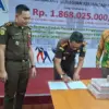 Kejari Kota Banjar kembalikan uang ke kas negara