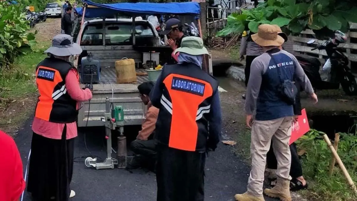 Tindaklanjuti Laporan Warga, Kualitas Jalan di Desa Rejasari Kota Banjar Diuji UPTD Lab Bahan Kontruksi DPUTR tes kualitas jalan laik di kota banjar