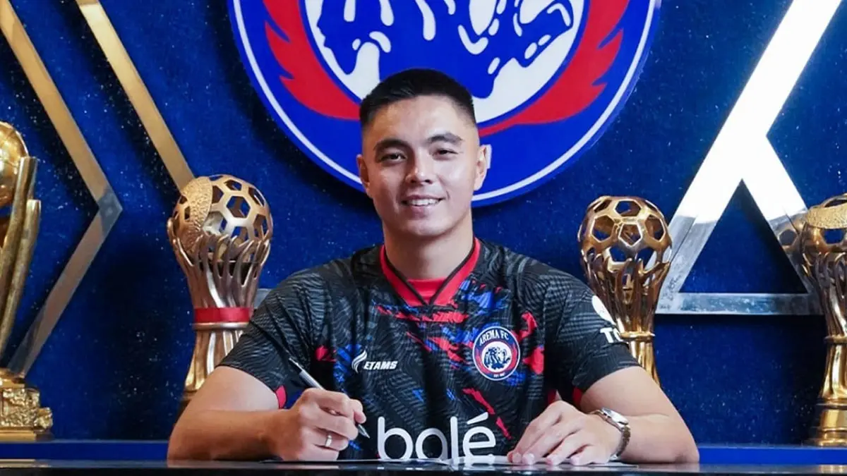 Arema FC Datangkan Kiper Gianluca Pandeynuwu dari Persis Solo