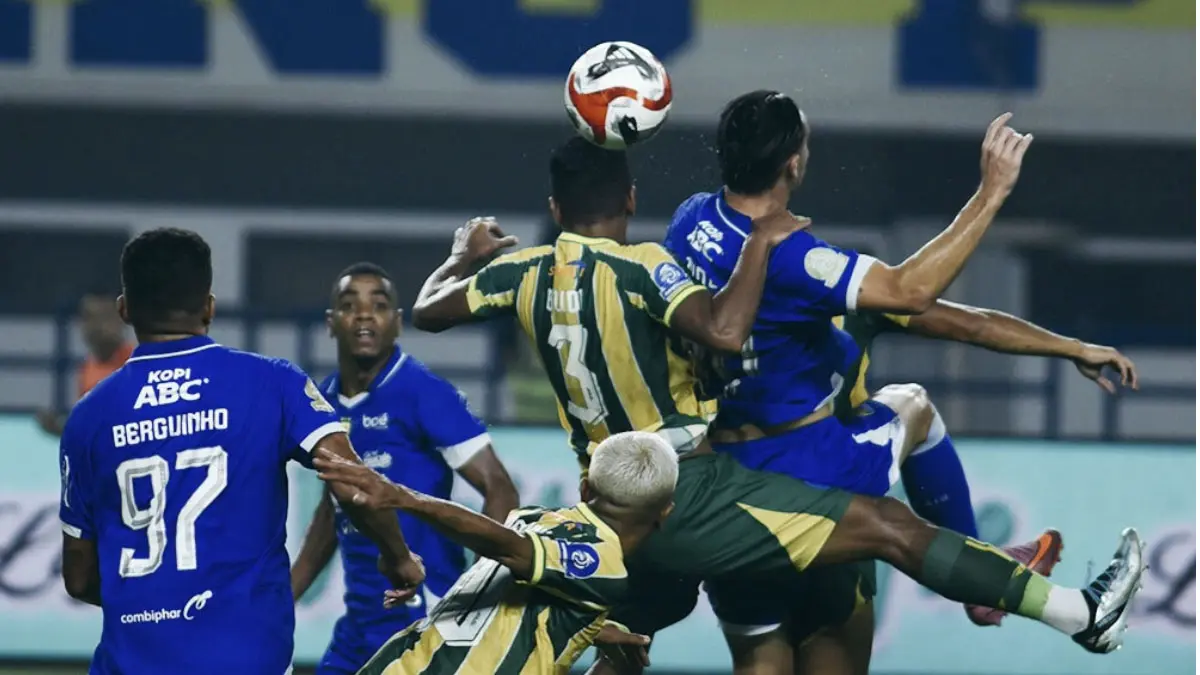 Ini Penyebabnya Kenapa Bojan Hodak Masih Kecewa Meski Persib Bandung Kalahkan PSBS Biak