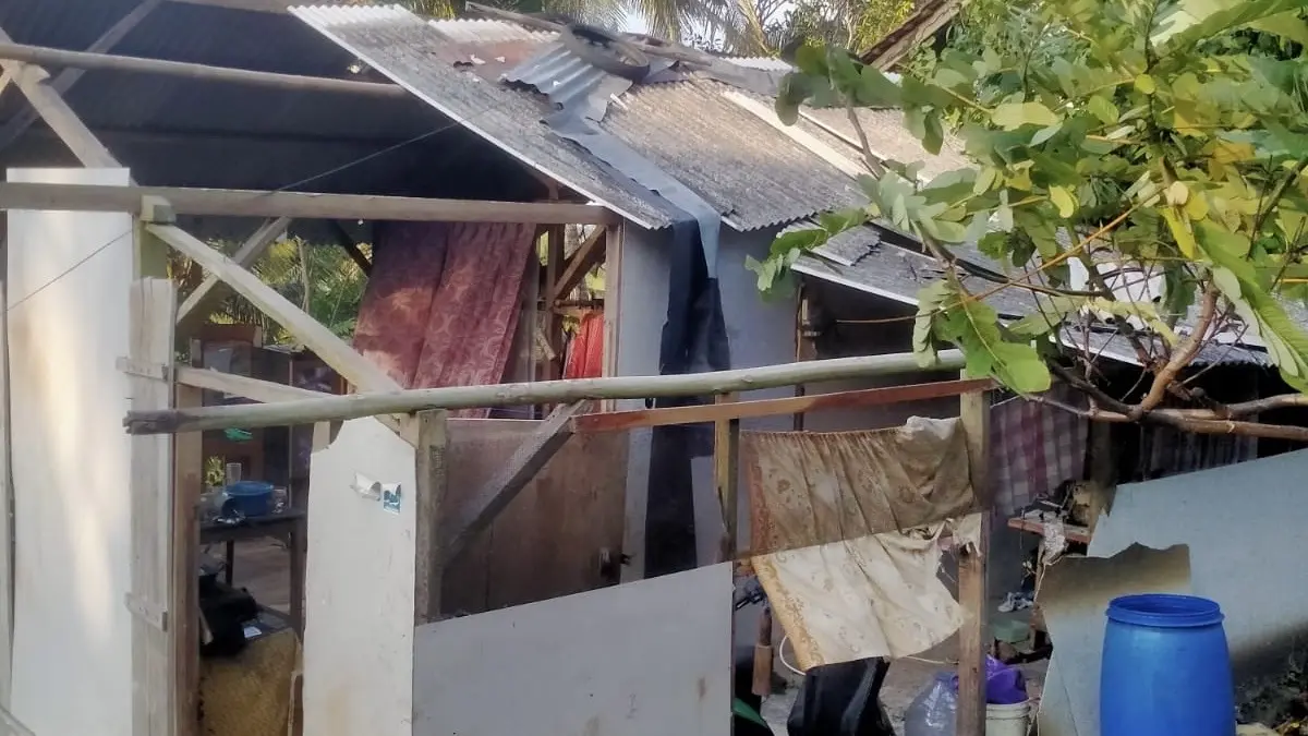 10 Rumah Rusak Tertimpa Pohon Saat Cuaca Ektrem di Pangandaran Bencana alam pangandaran