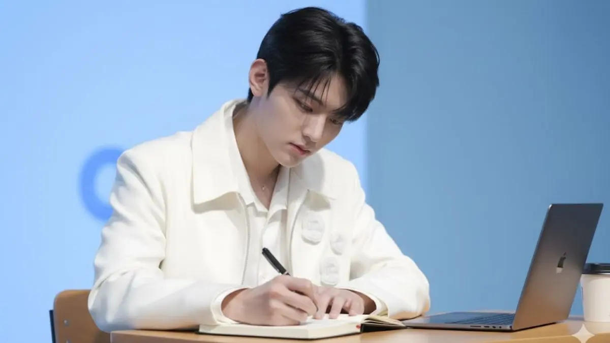 Prompt Gemini AI untuk Edit Foto Sedang Belajar Jadi Estetik dan Realistis Prompt Gemini AI