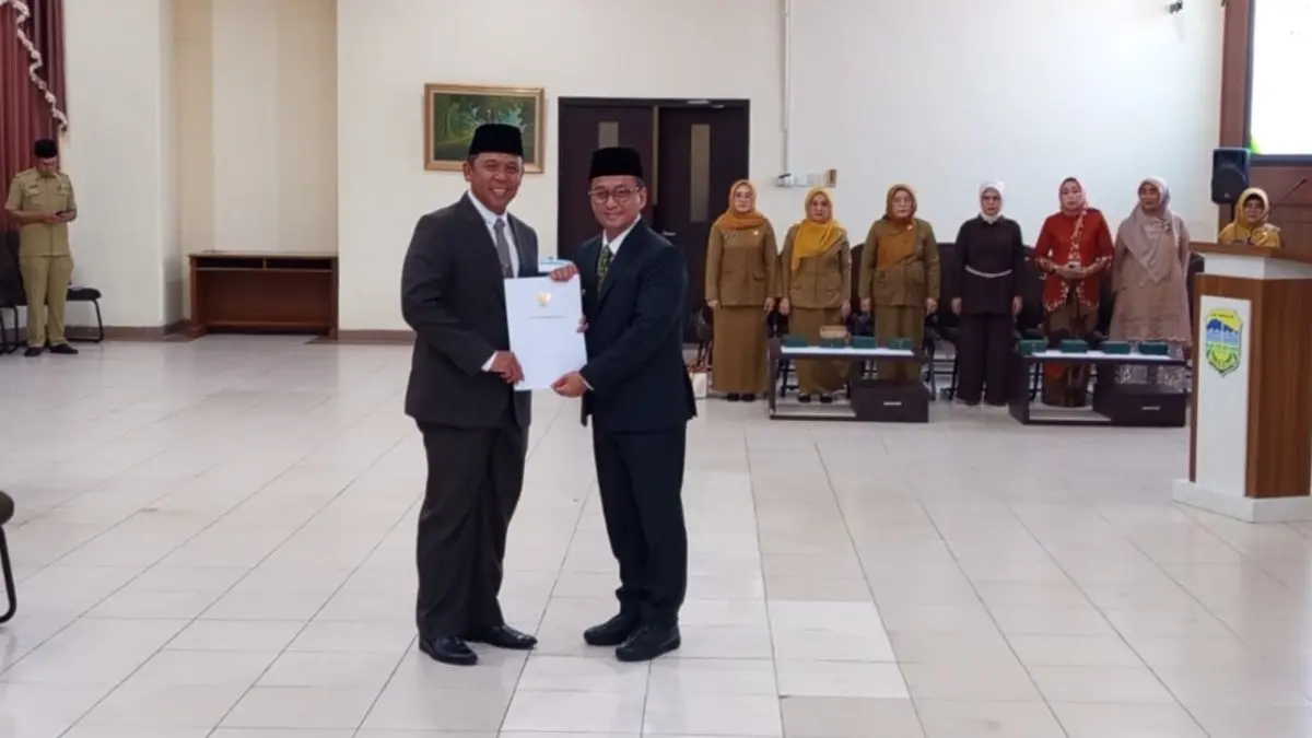 Roni Akhmad Sahroni Dilantik Bupati Tasikmalaya Jadi Plt Sekda, Cecep Berpesan ASN Jangan Terkotak-kotak Bupati Lantik Sekda Kabupaten Tasikmalaya