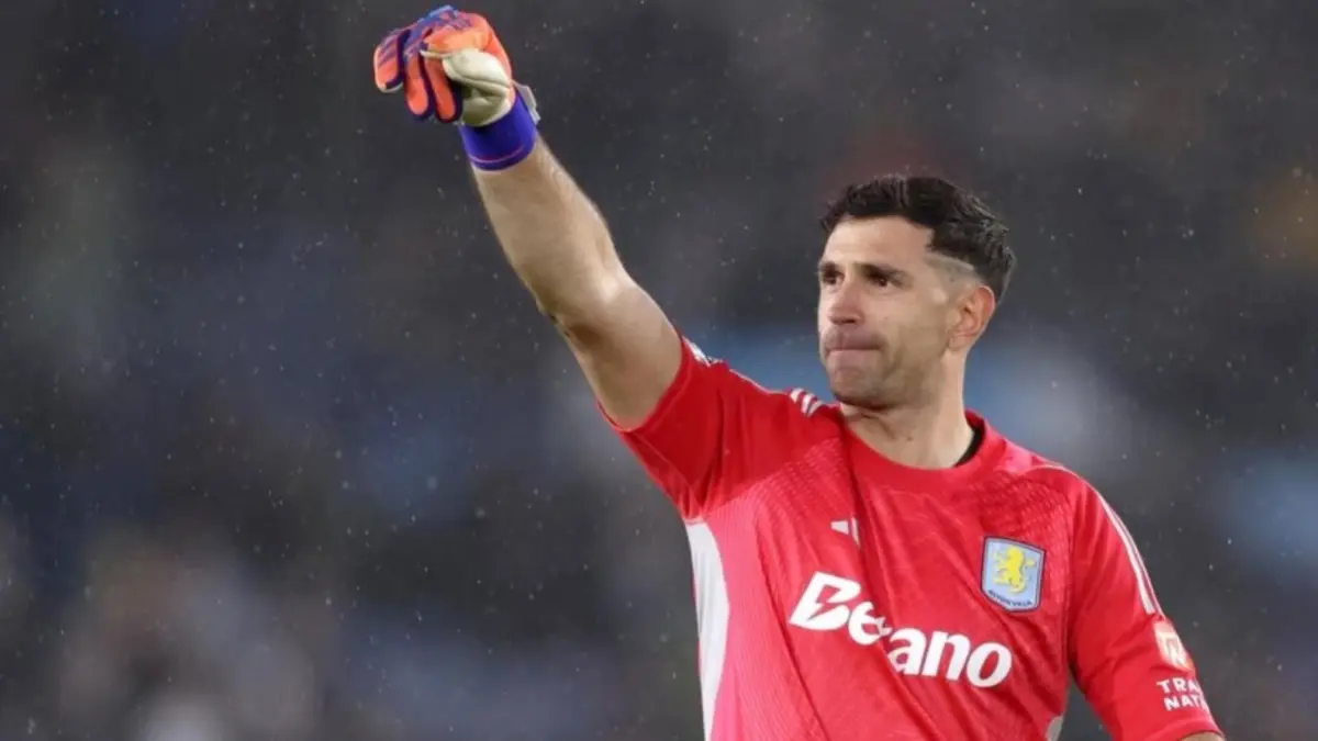 Inter Lakukan Pertemuan Rahasia dengan Agen Dibu Martinez, Aston Villa Rayu Loftus-Cheek Tinggalkan AC Milan Emiliano Martinez