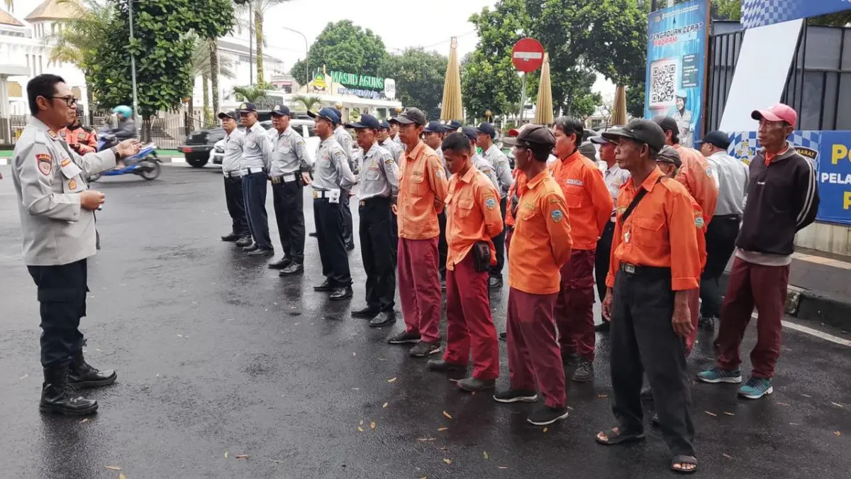 Dishub Kota Tasikmalaya Kumpulkan Jukir, Tegaskan Karcis Parkir Wajib Diserahkan Tanpa Diminta Dishub Kota Tasikmalaya kumpulkan juru parkir