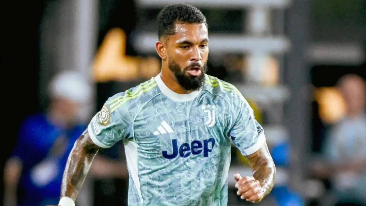 Media AS: Chelsea Incar Gelandang Buangan Juventus Douglas Luiz