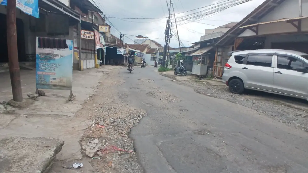 Jalan Penunjang Ibu Kota Kabupaten Tasikmalaya Rusak