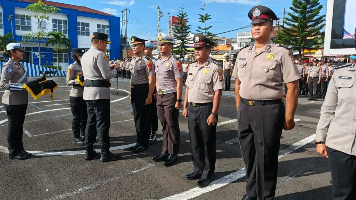 Penuh Haru Keluarga, 70 Personel Polres Tasikmalaya Naik Pangkat di Upacara Korps Raport 2025 Kenaikan Pangkat Polres Tasikmalaya