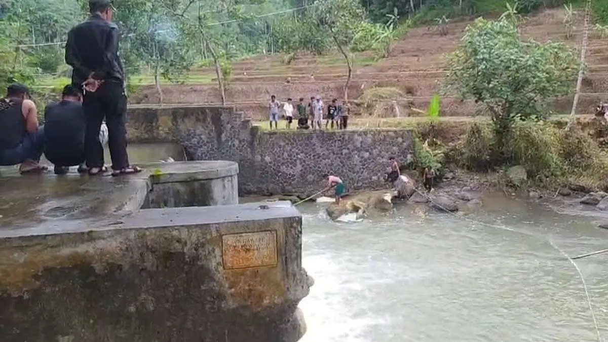 Liburan Berujung Duka, Pelajar SD Tenggelam di Sungai Batu Beulah Taraju Kabupaten Tasikmalaya anak SD tenggelam di taraju