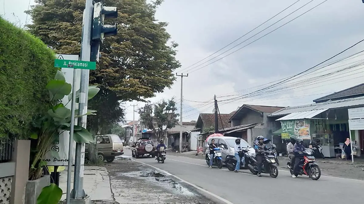 jalan rusak di Garut